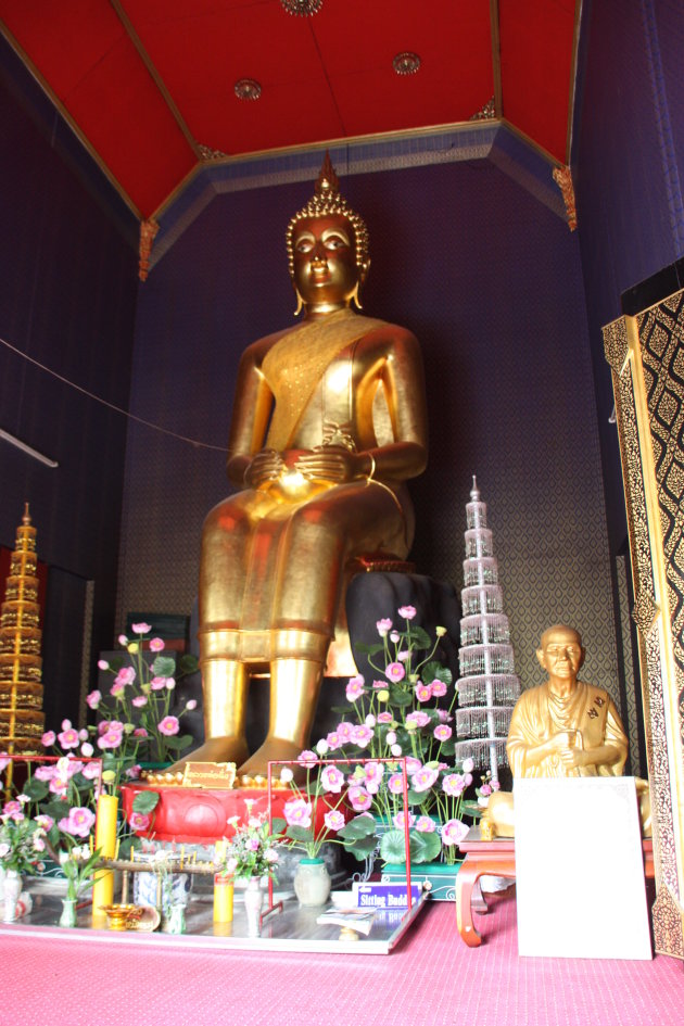 2008: Bangkok:  'Sam Phaya' (1 van de 3 zittende boeddha's in Thailand)