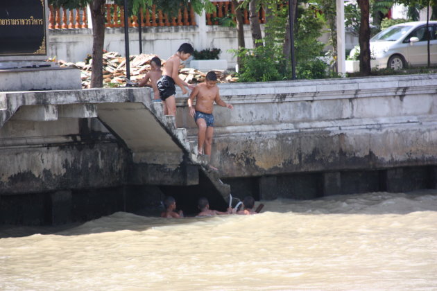 2008: Bangkok: zwemmen in de klong