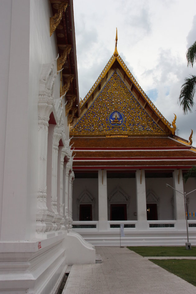 2008: Bangkok: Wat Mahathat: monniken