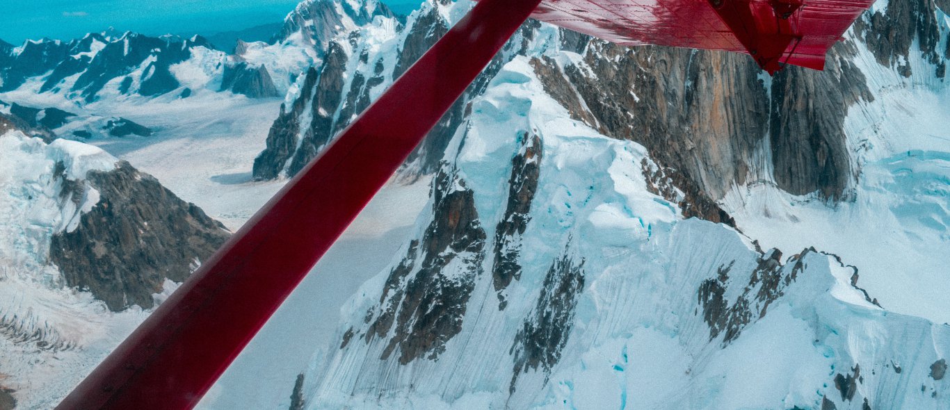 Gekkenwerk: skiën vanaf 8,5 kilometer hoogte image