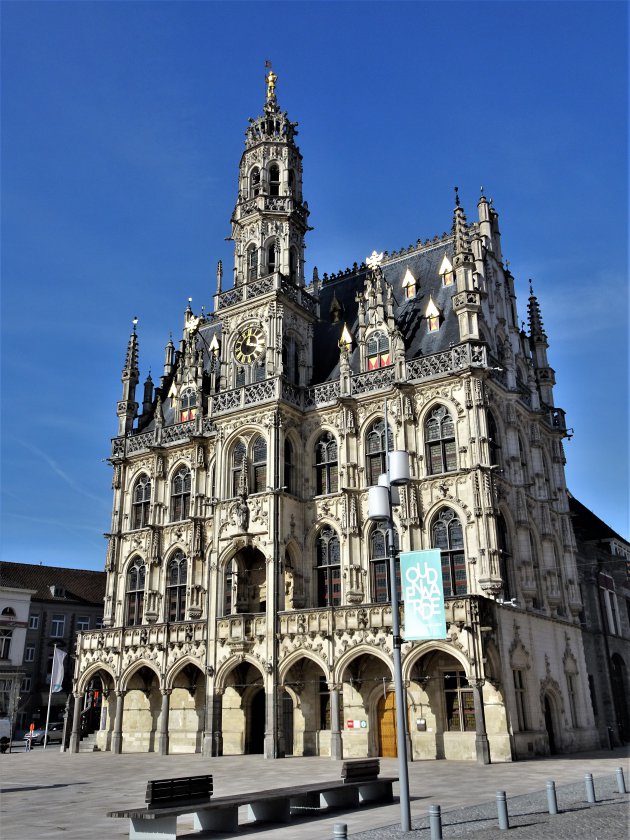 Het stadhuis van Oudenaarde is een juweel.