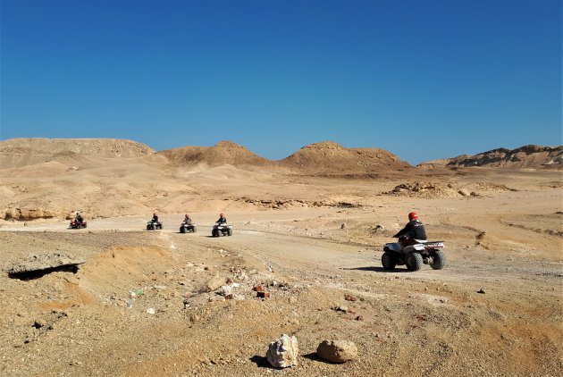 Quad rijden door de woestijn