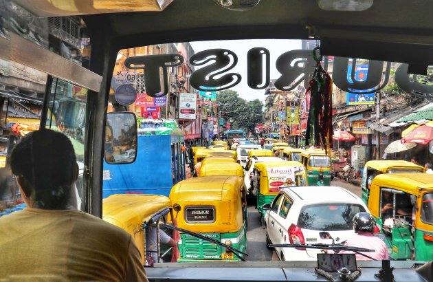 In de file in Kolkata