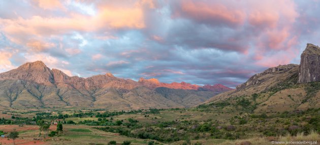 Zonsondergang boven het Andringitra gebergte