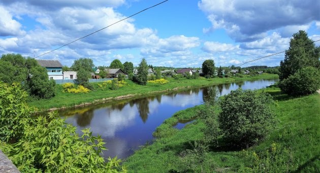 dorp aan de rivier