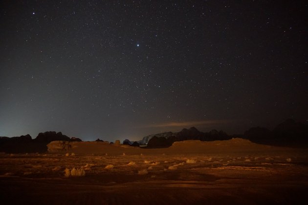 Sterrenhemel boven de woestijn ' Wadi Rum'