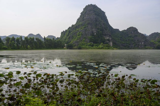 Fietsen tussen het karstgebergte rond Trang An