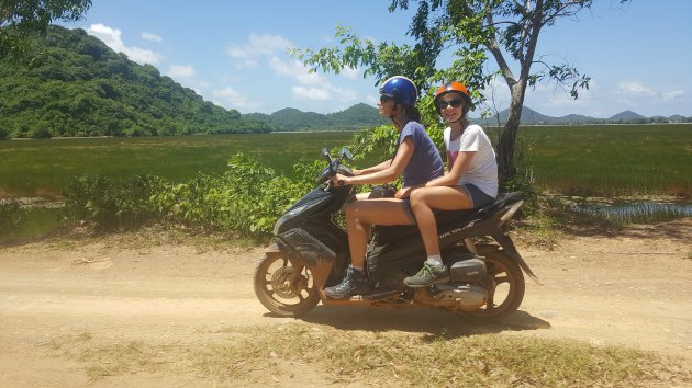 Samen op de scooter