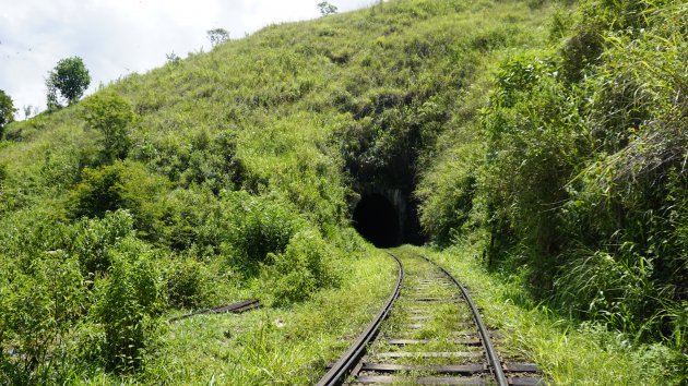 De tunnel in...