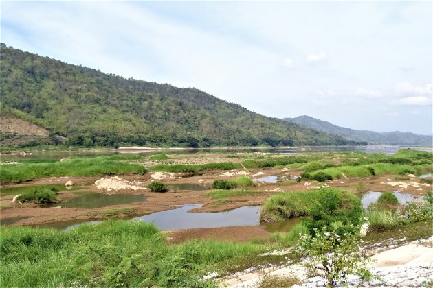 Laag water in de Mekong rivier.