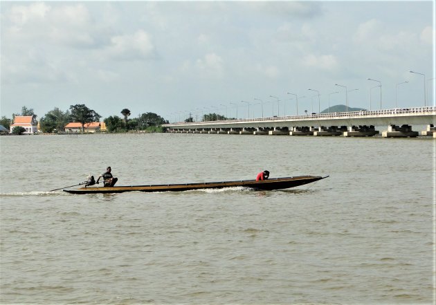 Brug naar eilandje Kho Yo.