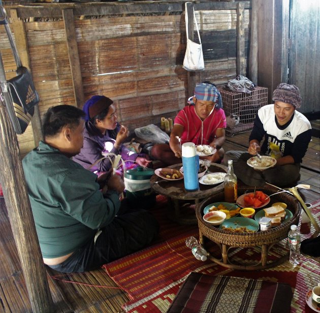 Eten bij de hill tribes