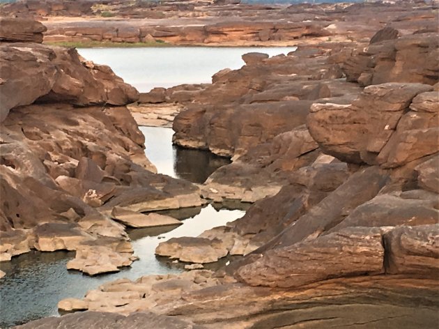 Laag water in de Mekong rivier.