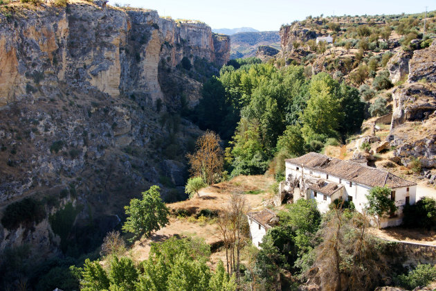 Duik de kloof in bij Alhama de Granada