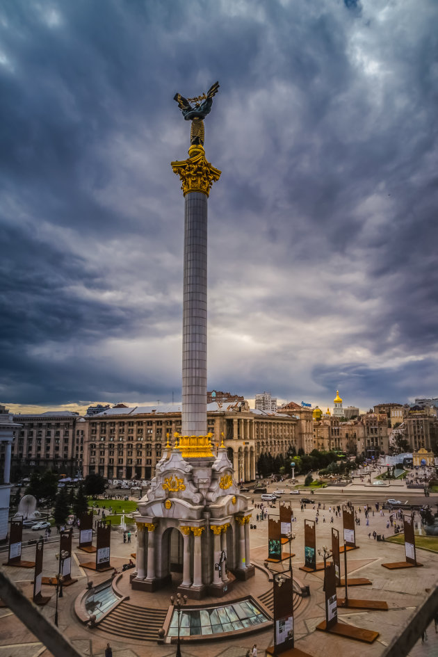 Donkere wolken boven Майдан Незалежності