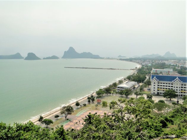 Kustlijn bij Prachuap Khiri Khan.