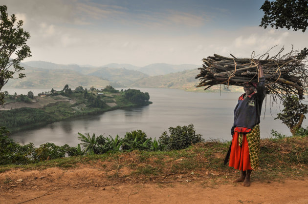 Aan de oever van Lake Bunyonyi