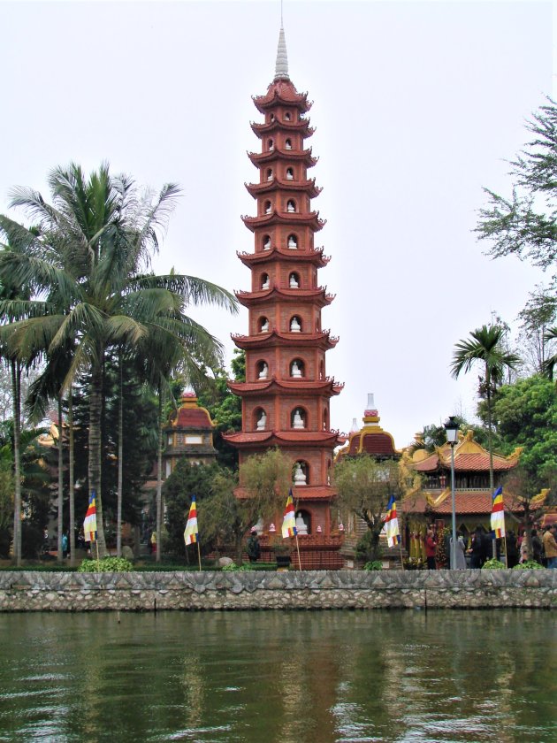 Pagoda op schiereilandje.