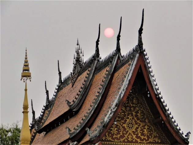 Ondergaande zon boven Tempel.