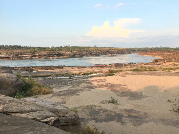 Laag water in de Mekong rivier.