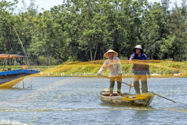 Netten uitgooien in Hoi An