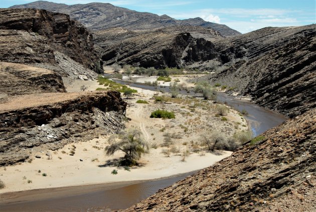 Kuiseb rivier met water