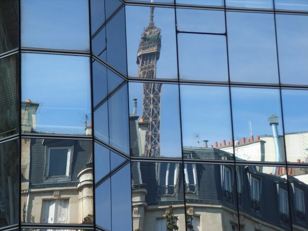 Eiffeltoren gespiegeld 