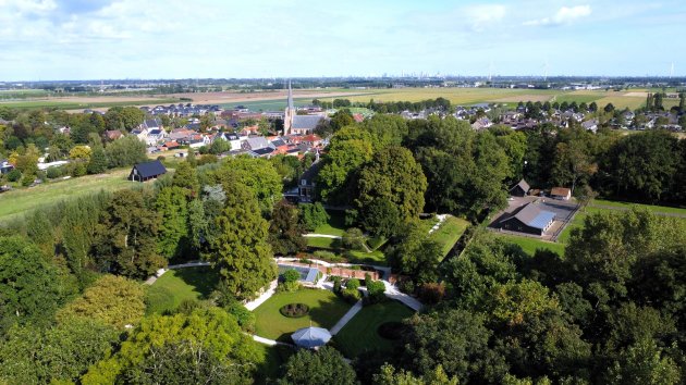 Het uitproberen van mijn nieuwe drone in mijn eigen dorp