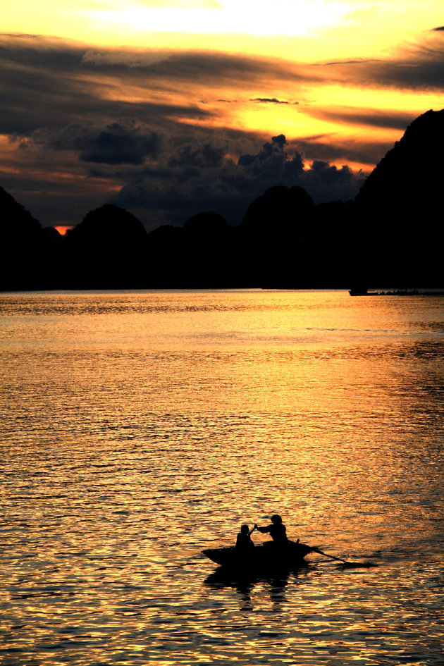 sunset Halong Bay