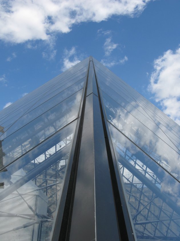 piramide louvre