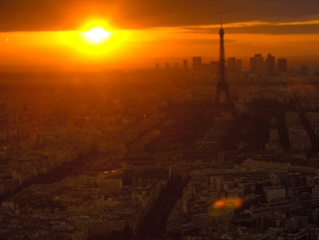 Eiffeltoren bij zonsondergang