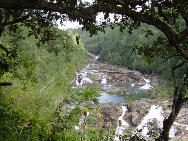 Een blik op de Five Sisters Falls