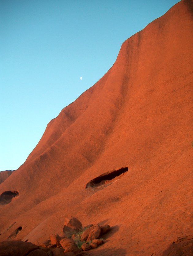 Detail Uluru near sunset