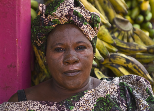 Vrouw op de markt in Kampala