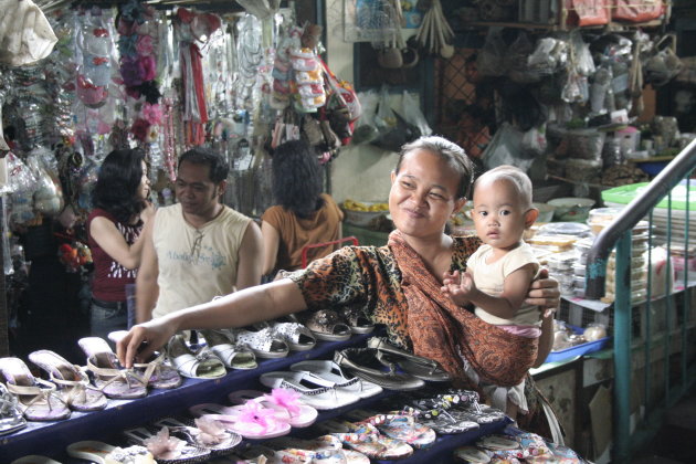 schoenenverkoopster in Jakarta