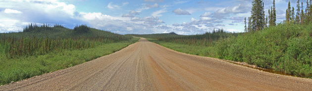 panorama van een stille weg 