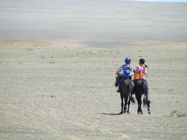 Nadaam - op weg naar de start van de paardenrace