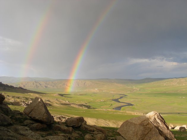 Dubbele regenboog in de Orkhon Valley