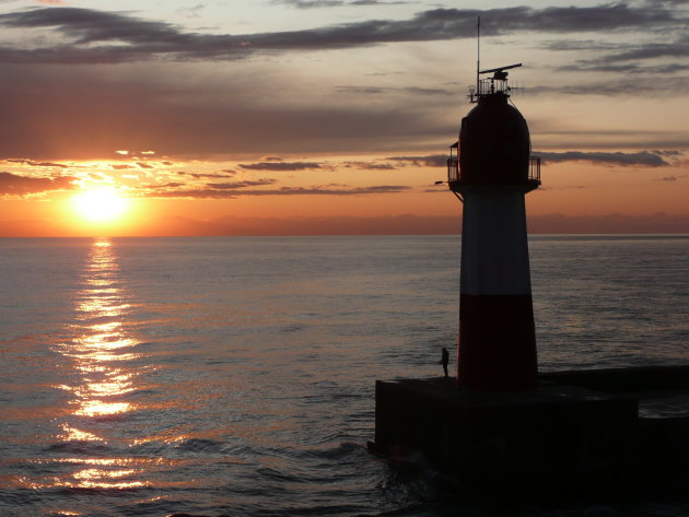 Zonsondergang in de haven van Sochi