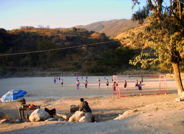 Voetbalveld op zand