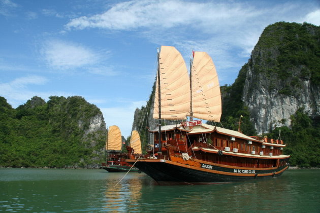 Boten Halong Bay