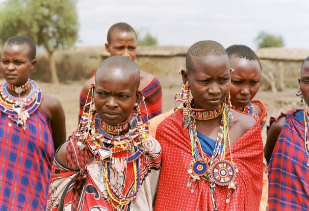 Kleurrijke masai vrouwen.