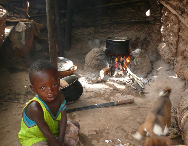 contrast tussen kinderen in Ghana en Nederland