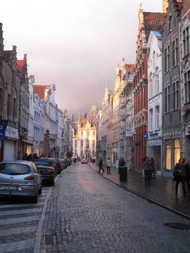 Zonnestralen op het stadhuis van Brugge