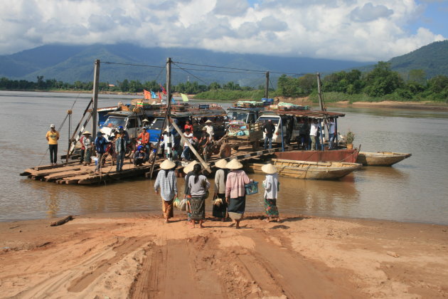 ferry champasak