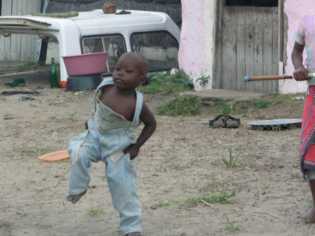 Dansend Zoeloe jongetje 