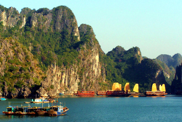 Zonsondergang in Halong Bay