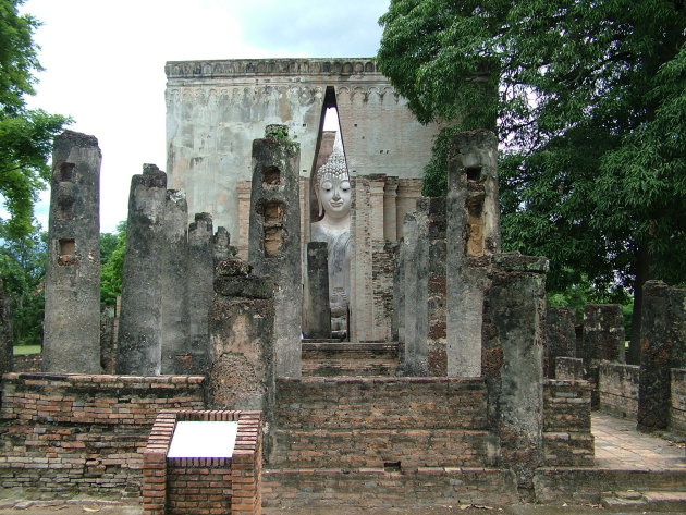 Boeddha verscholen in een tempel