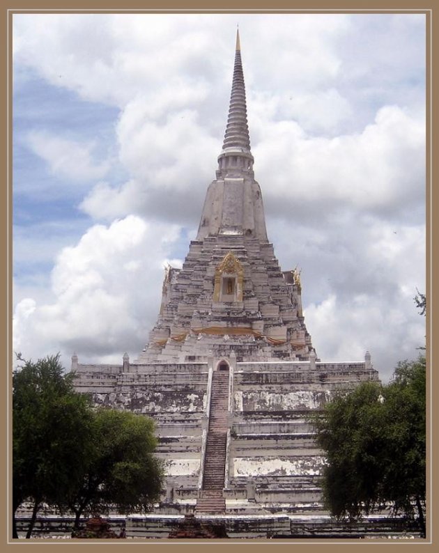 Wat Phu Khao Thong