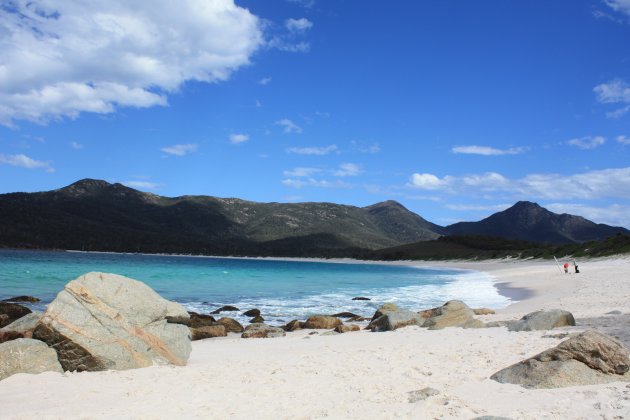 Zandstrand van Wineglass Bay